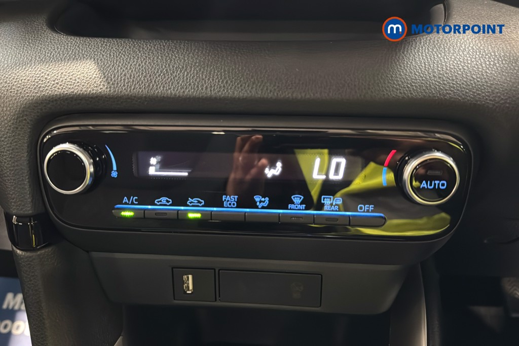 Toyota Yaris Design Automatic Petrol-Electric Hybrid Hatchback - Stock Number (1640916) - 12th supplementary image