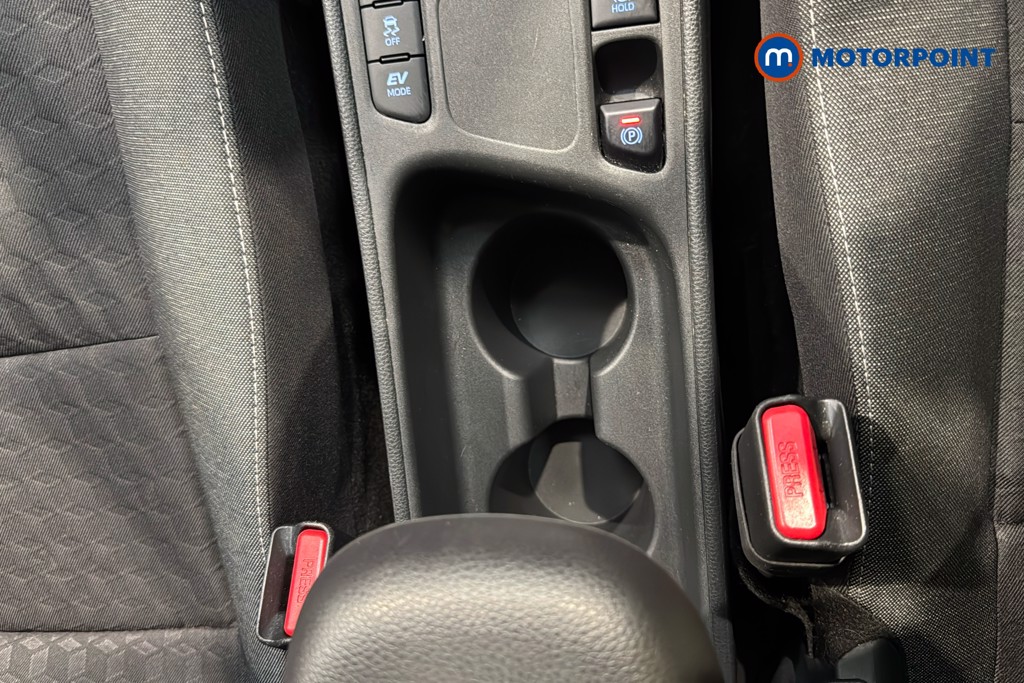 Toyota Yaris Design Automatic Petrol-Electric Hybrid Hatchback - Stock Number (1640916) - 16th supplementary image