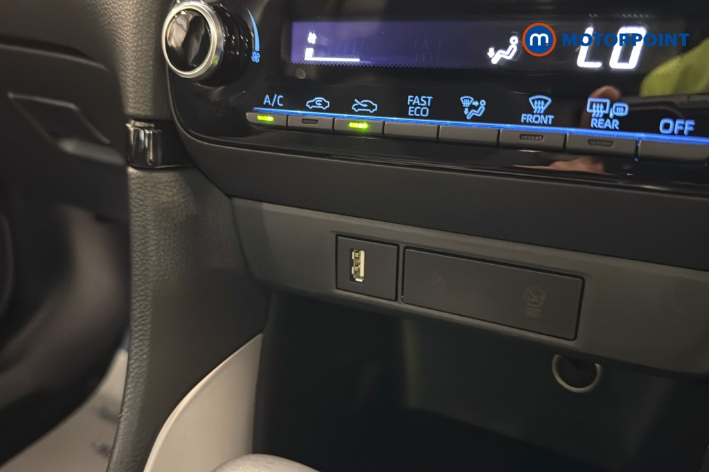 Toyota Yaris Design Automatic Petrol-Electric Hybrid Hatchback - Stock Number (1640916) - 17th supplementary image