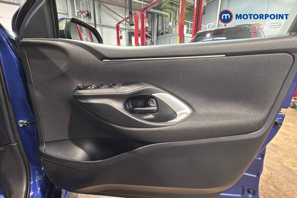 Toyota Yaris Design Automatic Petrol-Electric Hybrid Hatchback - Stock Number (1640916) - 19th supplementary image
