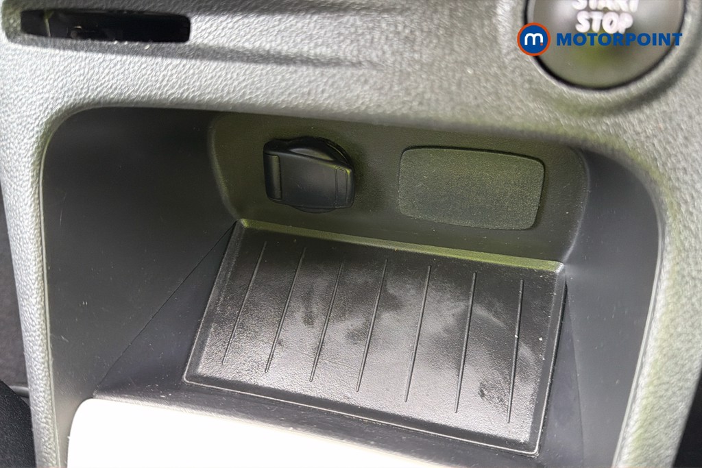 Renault Captur Play Manual Petrol SUV - Stock Number (1641644) - 17th supplementary image
