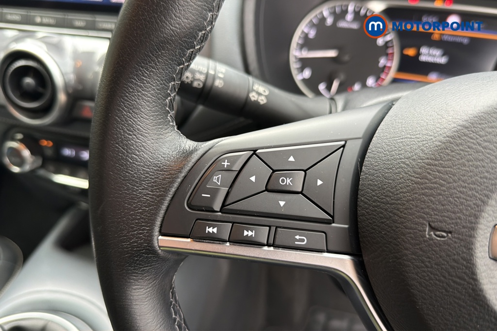 Nissan Juke Tekna Manual Petrol SUV - Stock Number (1641764) - 4th supplementary image