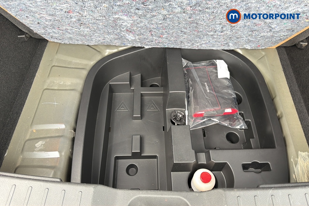 Nissan Juke Tekna Manual Petrol SUV - Stock Number (1641764) - 33rd supplementary image