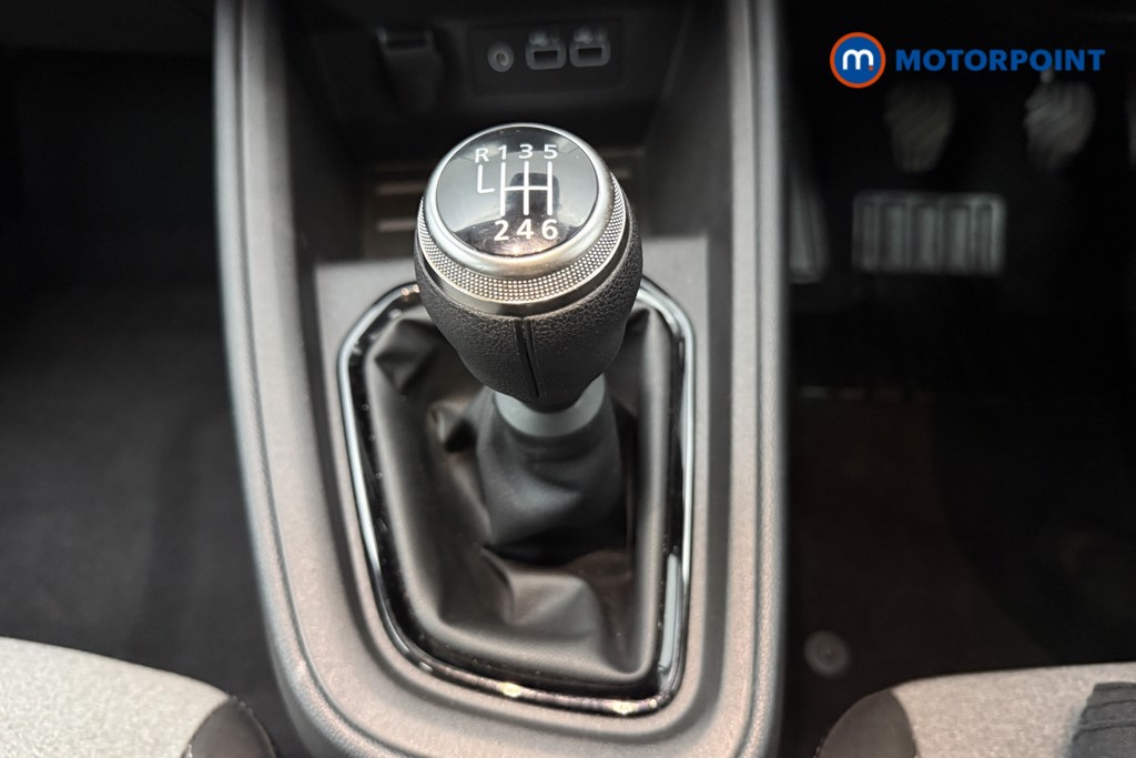 Renault Clio Evolution Manual Petrol Hatchback - Stock Number (1642852) - 7th supplementary image