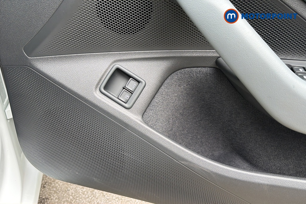 Volkswagen Passat Life Automatic Petrol Plug-In Hybrid Estate - Stock Number (1643785) - 21st supplementary image