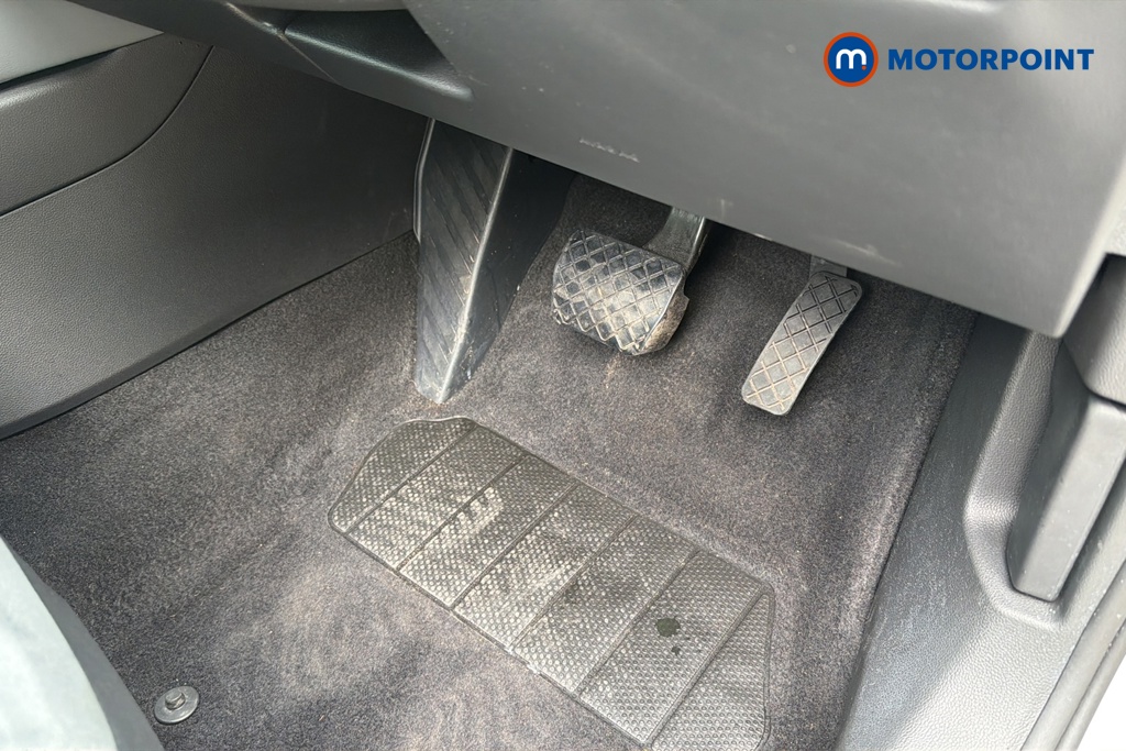Volkswagen Passat Life Automatic Petrol Plug-In Hybrid Estate - Stock Number (1643785) - 24th supplementary image