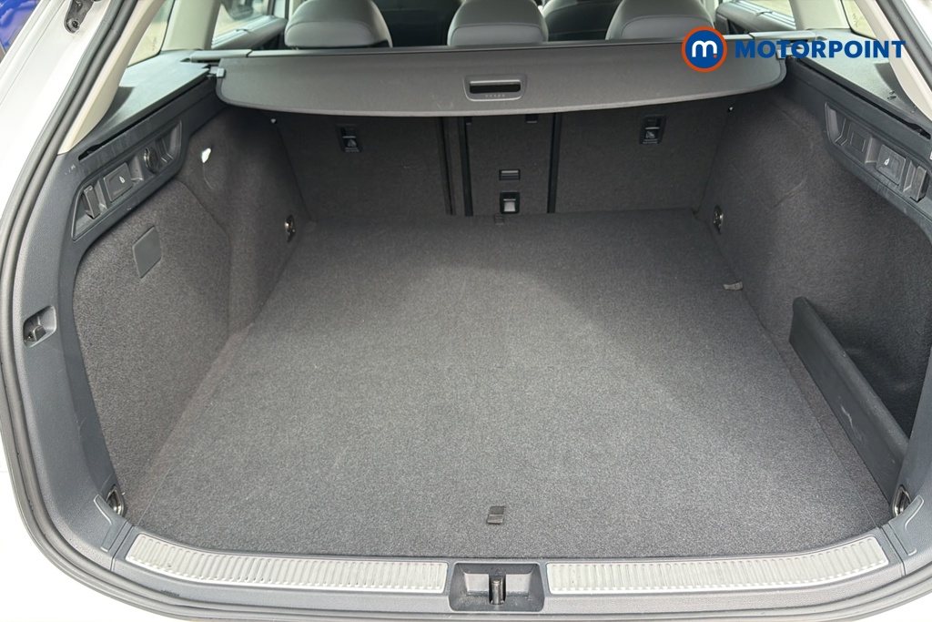 Volkswagen Passat Life Automatic Petrol Plug-In Hybrid Estate - Stock Number (1643785) - 30th supplementary image