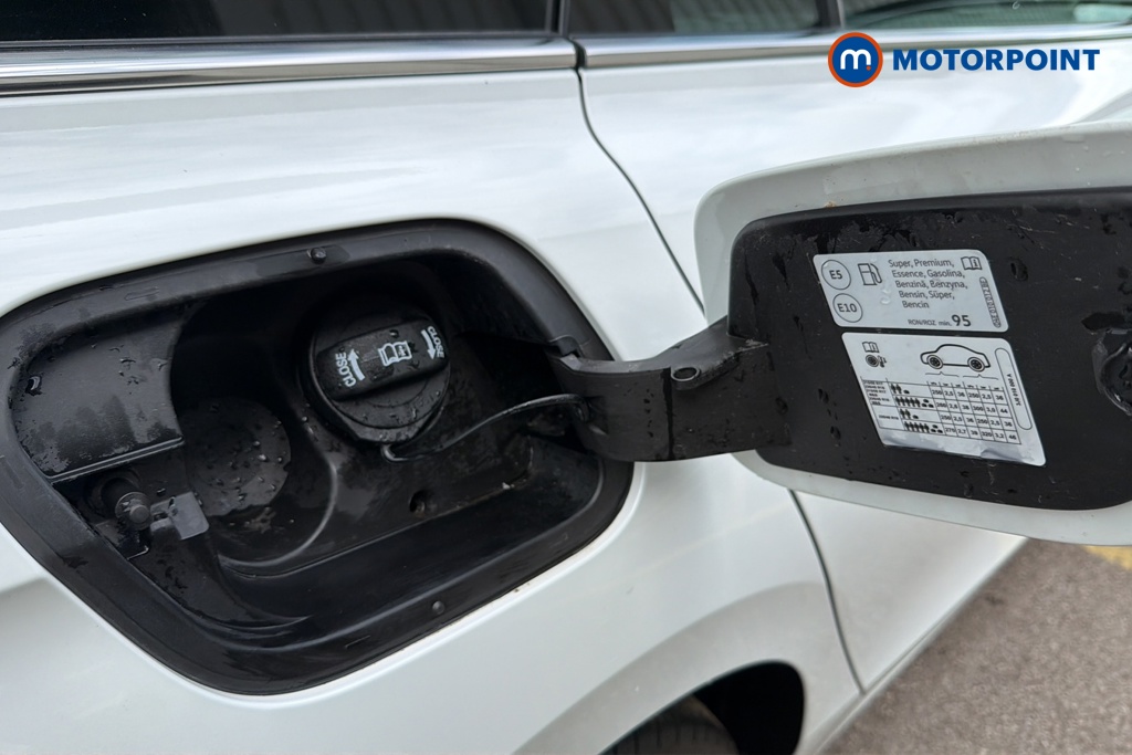 Volkswagen Passat Life Automatic Petrol Plug-In Hybrid Estate - Stock Number (1643785) - 41st supplementary image
