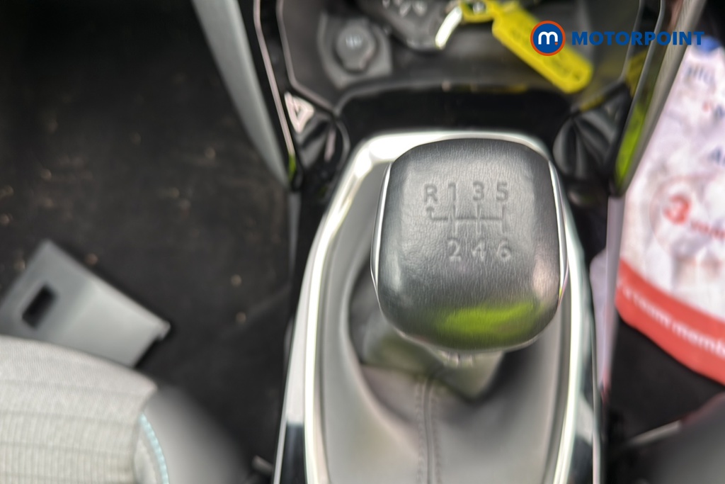 Peugeot 2008 Allure Premium-Plus Manual Petrol SUV - Stock Number (1594614) - 15th supplementary image