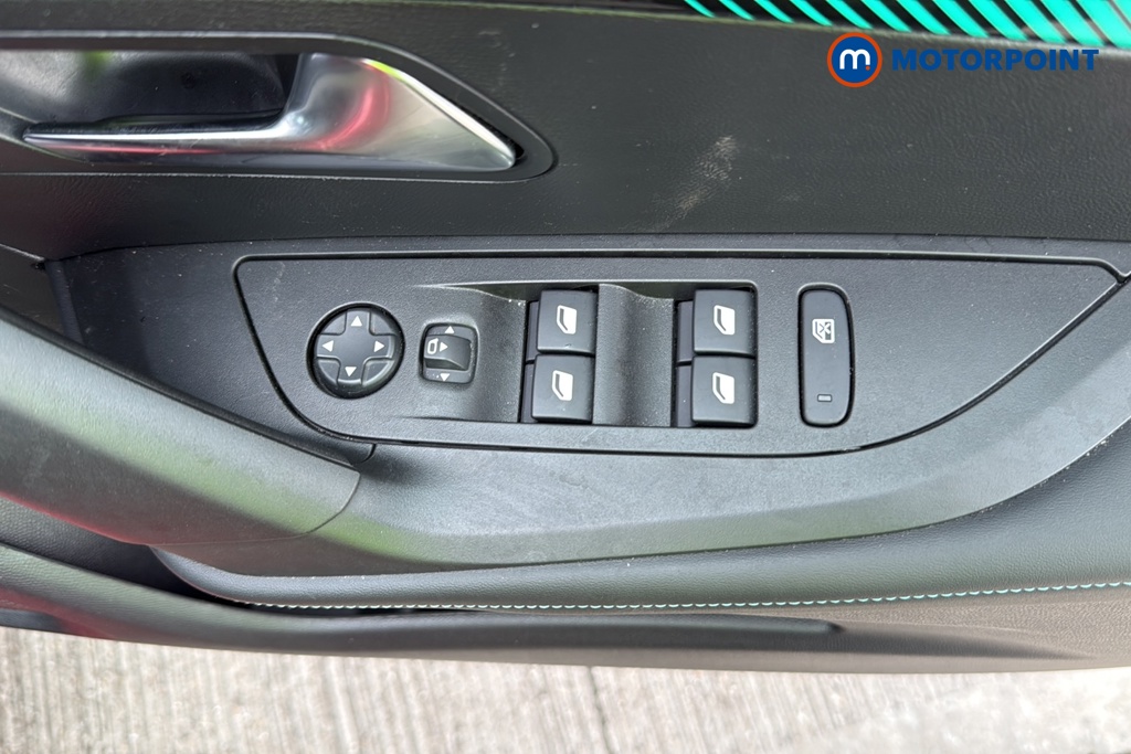 Peugeot 2008 Allure Premium-Plus Manual Petrol SUV - Stock Number (1594614) - 19th supplementary image