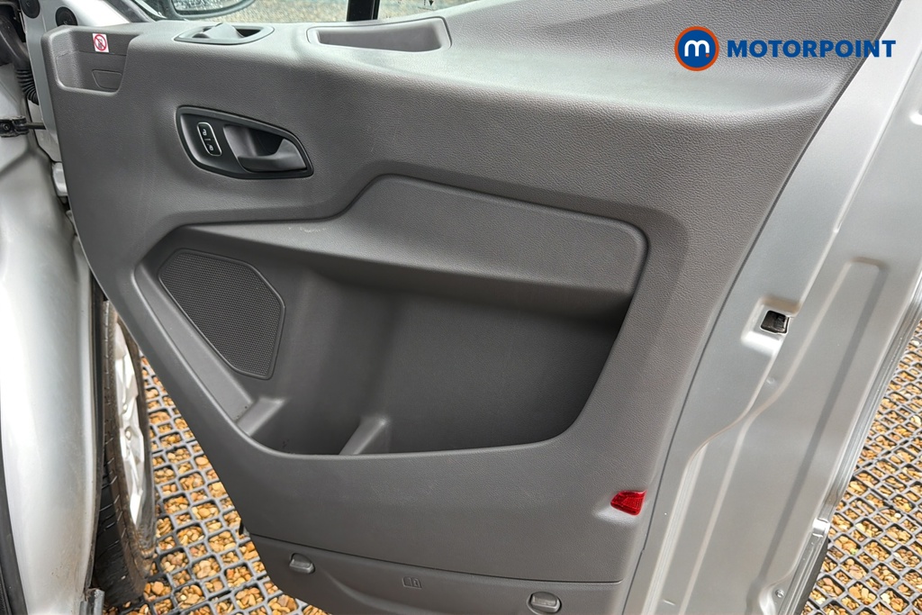 Ford Transit Limited Automatic Diesel Medium Roof Van - Stock Number (1608650) - 18th supplementary image