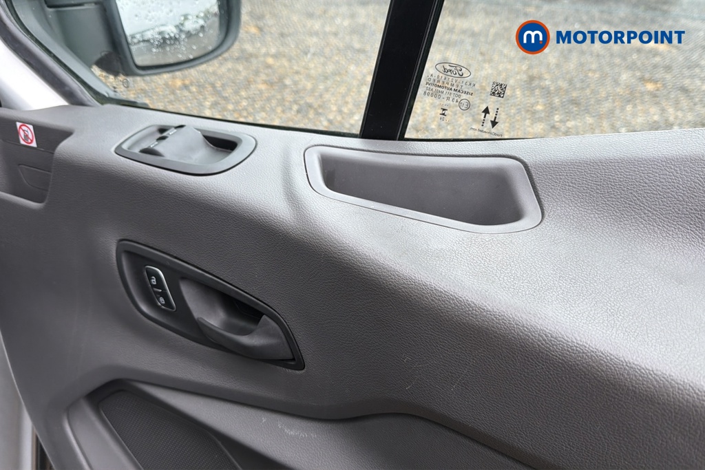 Ford Transit Limited Automatic Diesel Medium Roof Van - Stock Number (1608650) - 19th supplementary image