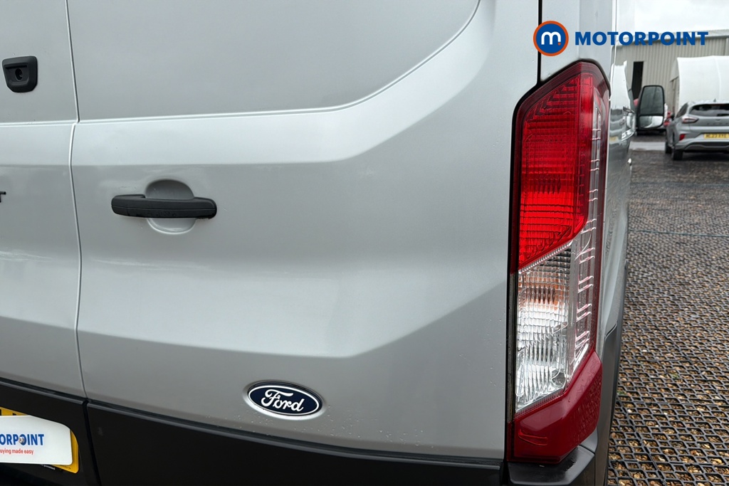 Ford Transit Limited Automatic Diesel Medium Roof Van - Stock Number (1608650) - 36th supplementary image