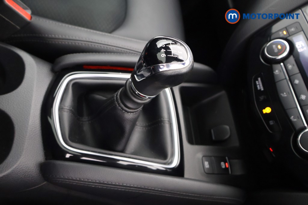 Nissan Qashqai Tekna Manual Petrol SUV - Stock Number (1612651) - 6th supplementary image