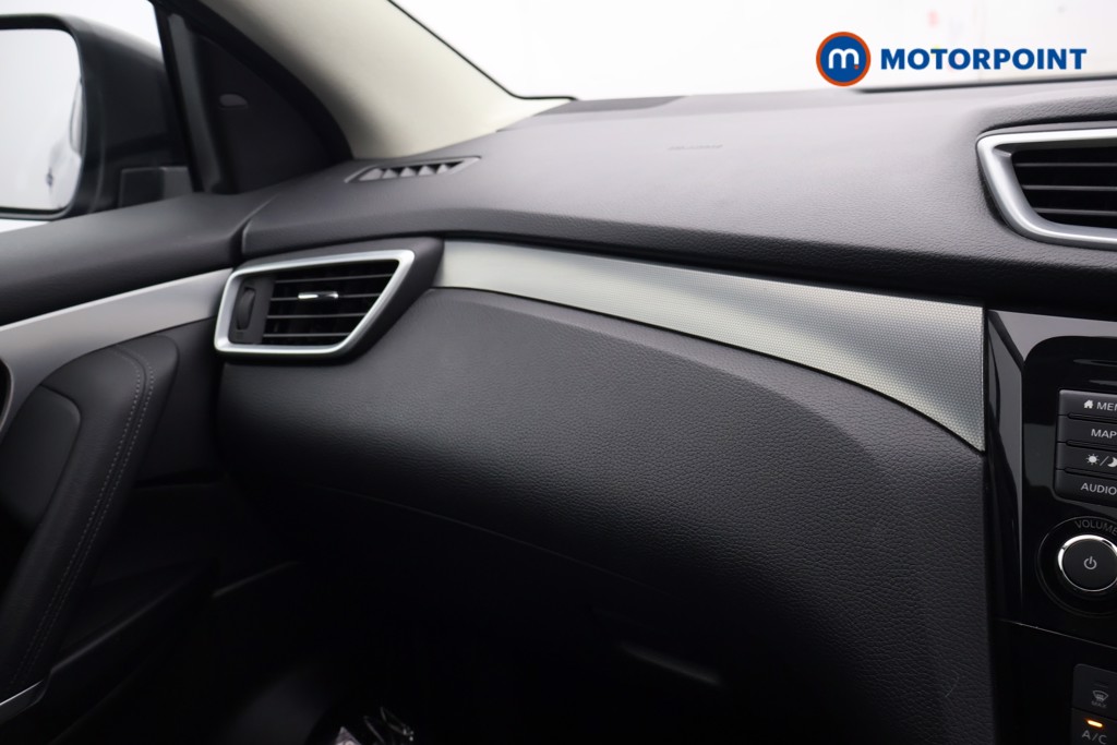 Nissan Qashqai Tekna Manual Petrol SUV - Stock Number (1612651) - 7th supplementary image