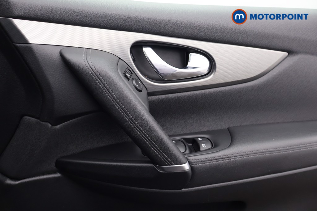 Nissan Qashqai Tekna Manual Petrol SUV - Stock Number (1612651) - 8th supplementary image