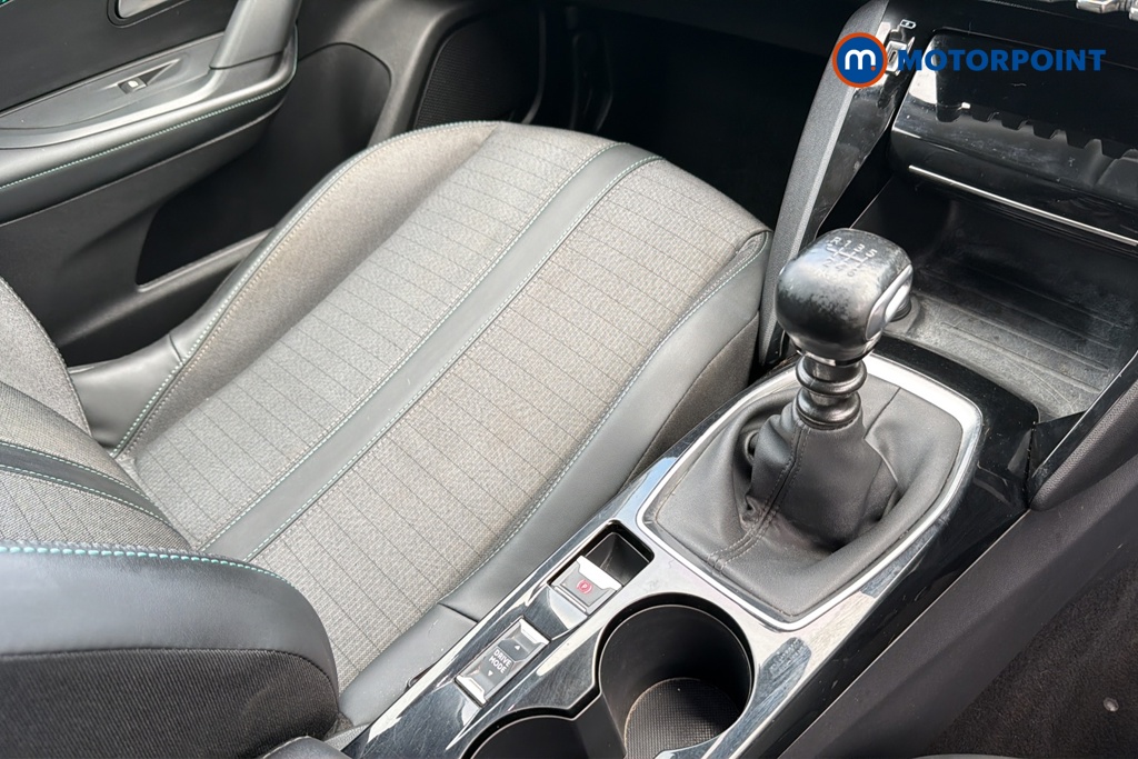 Peugeot 2008 Allure Premium-Plus Manual Petrol SUV - Stock Number (1632091) - 15th supplementary image