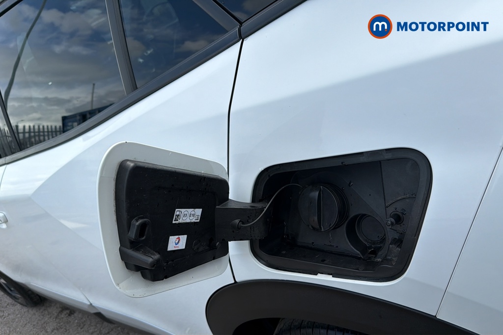 Peugeot 2008 Allure Premium-Plus Manual Petrol SUV - Stock Number (1632091) - 41st supplementary image