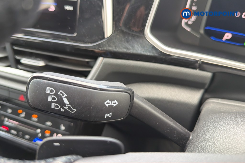 Volkswagen T-Roc R-Line Automatic Petrol SUV - Stock Number (1634400) - 6th supplementary image