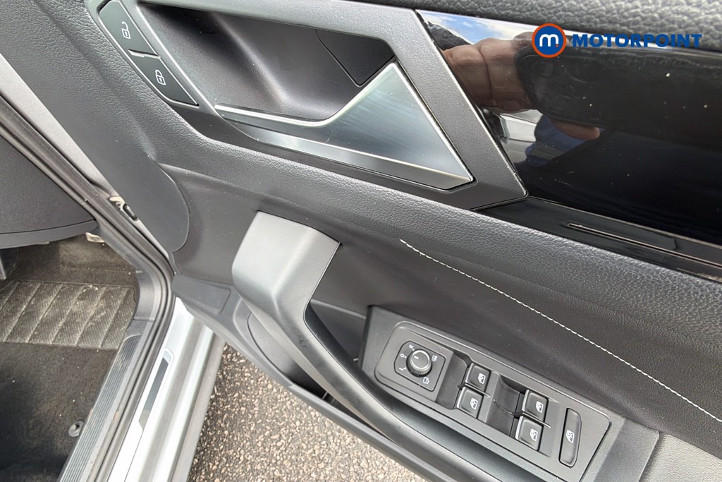 Volkswagen T-Roc R-Line Automatic Petrol SUV - Stock Number (1634400) - 19th supplementary image
