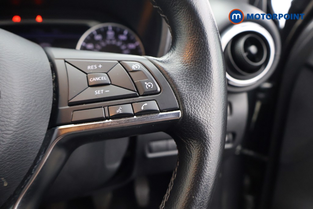 Nissan Juke N-Connecta Manual Petrol SUV - Stock Number (1635822) - 4th supplementary image
