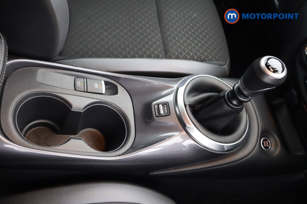 Nissan Juke N-Connecta Manual Petrol SUV - Stock Number (1635822) - 7th supplementary image