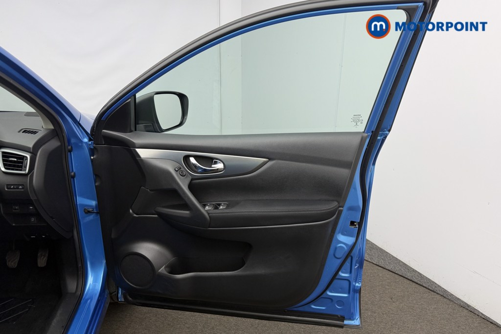 Nissan Qashqai N-Connecta Manual Petrol SUV - Stock Number (1636380) - 17th supplementary image