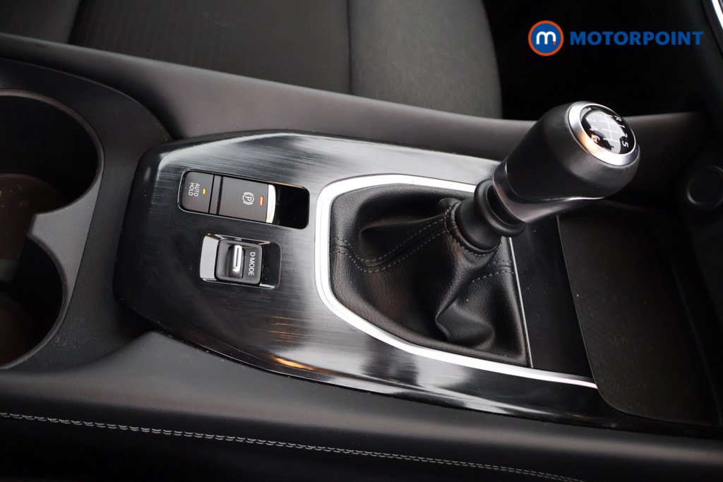 Nissan Qashqai N-Connecta Manual Petrol SUV - Stock Number (1636679) - 7th supplementary image