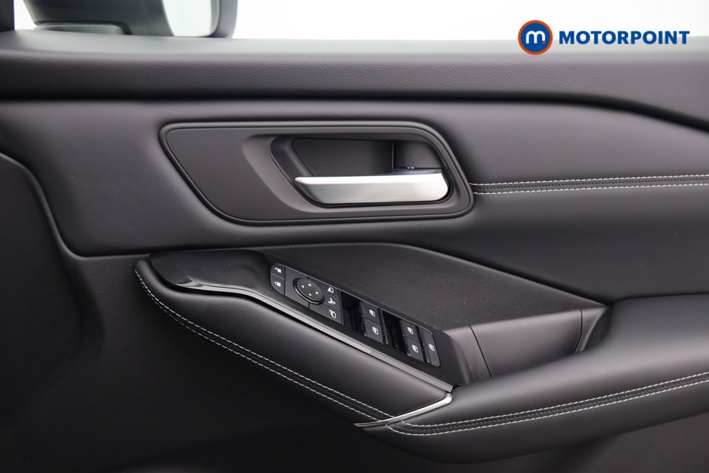Nissan Qashqai N-Connecta Manual Petrol SUV - Stock Number (1636679) - 9th supplementary image