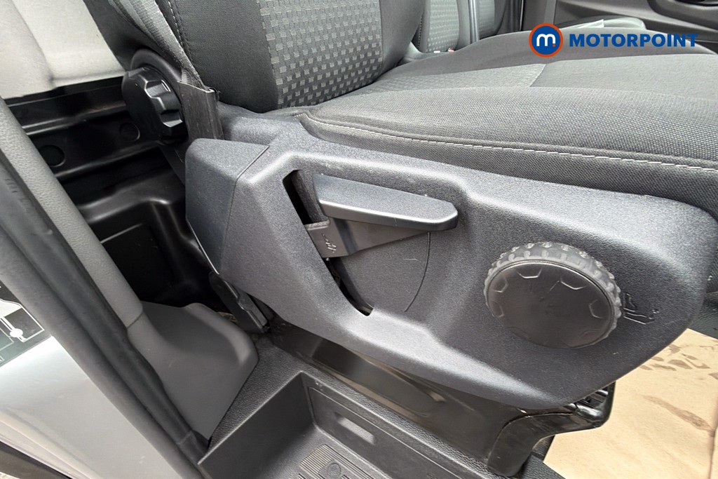 Ford Transit Limited Automatic Diesel Medium Roof Van - Stock Number (1639450) - 25th supplementary image