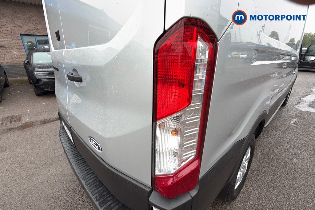 Ford Transit Limited Automatic Diesel Medium Roof Van - Stock Number (1639450) - 38th supplementary image