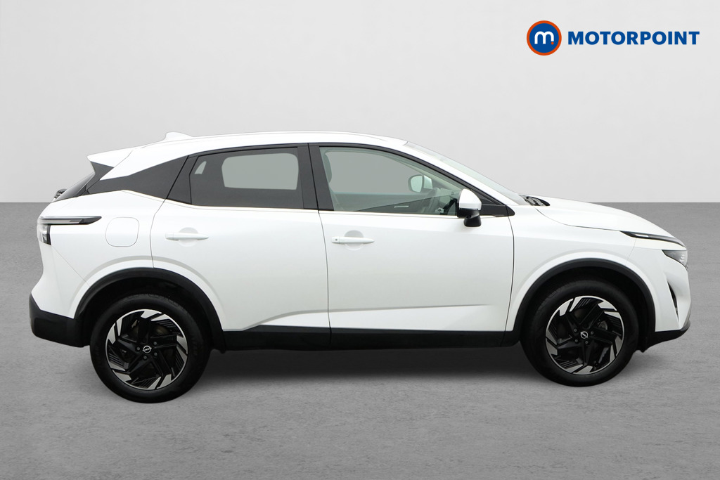 Nissan Qashqai N-Connecta Manual Petrol SUV - Stock Number (1642187) - Drivers side