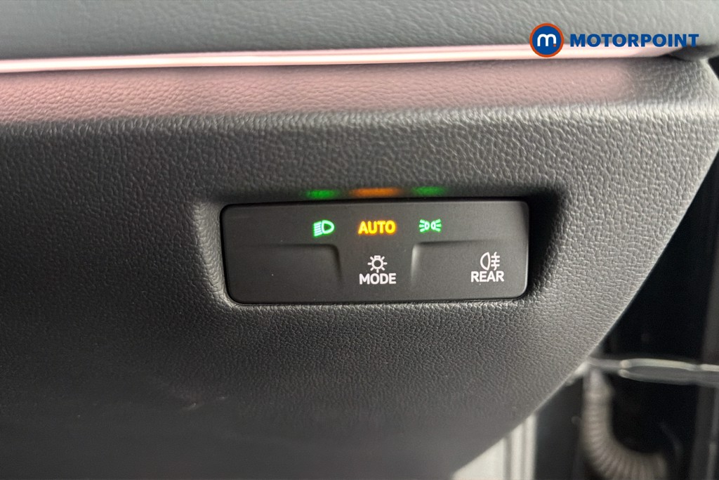 Volkswagen Passat Life Automatic Petrol Plug-In Hybrid Estate - Stock Number (1643778) - 18th supplementary image