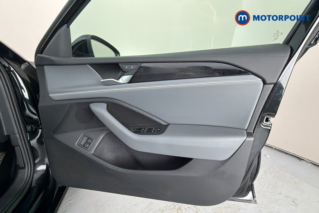 Volkswagen Passat Life Automatic Petrol Plug-In Hybrid Estate - Stock Number (1643778) - 19th supplementary image