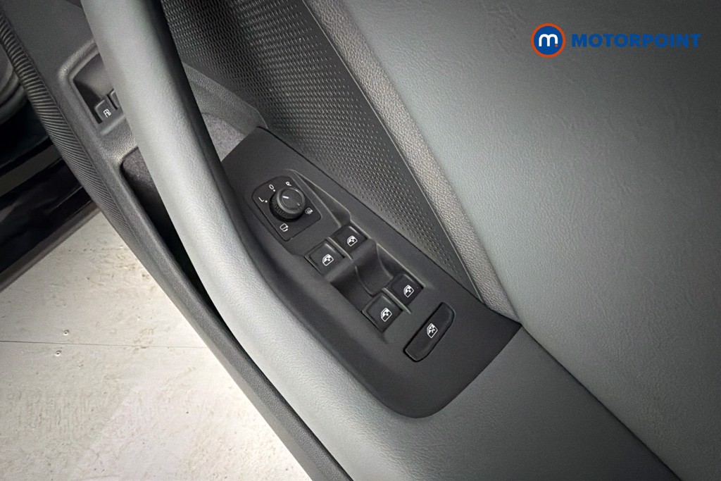 Volkswagen Passat Life Automatic Petrol Plug-In Hybrid Estate - Stock Number (1643778) - 20th supplementary image