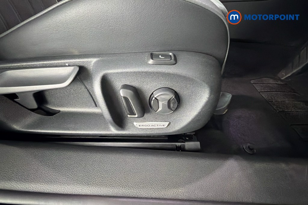 Volkswagen Passat Life Automatic Petrol Plug-In Hybrid Estate - Stock Number (1643778) - 25th supplementary image