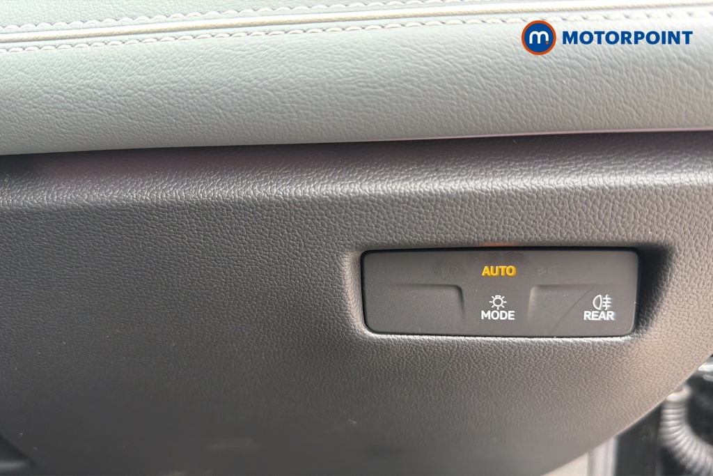Volkswagen Passat Life Automatic Petrol Plug-In Hybrid Estate - Stock Number (1643779) - 11th supplementary image
