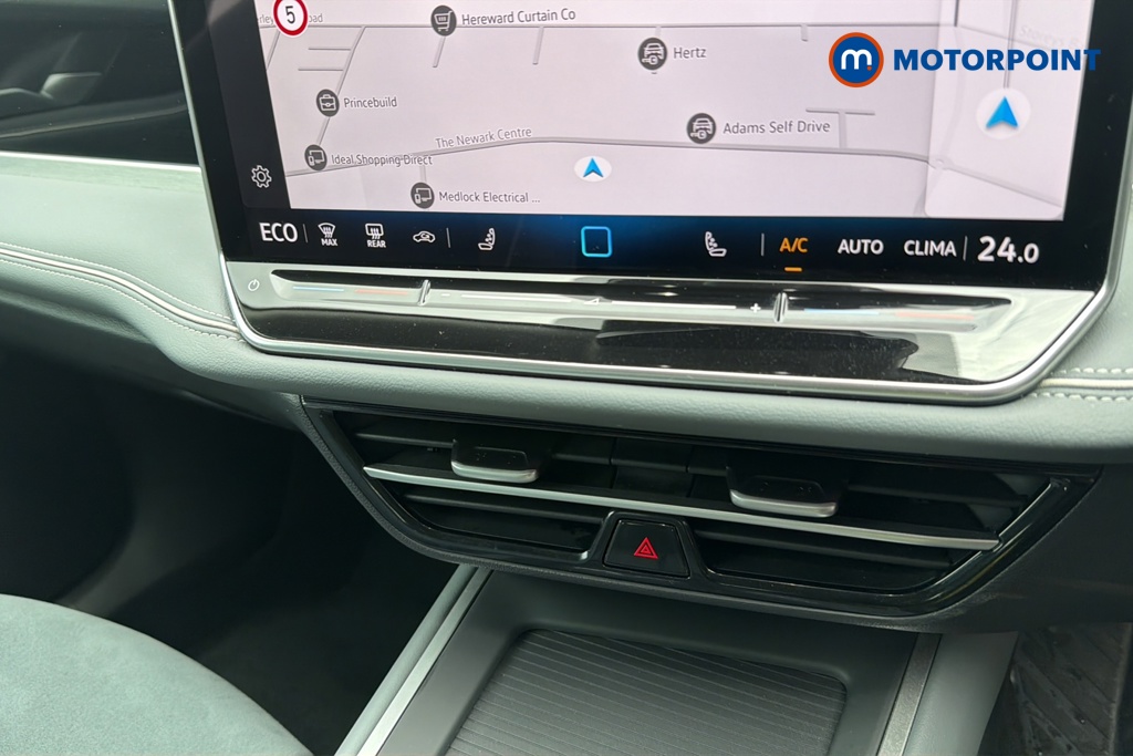 Volkswagen Passat Life Automatic Petrol Plug-In Hybrid Estate - Stock Number (1643779) - 12th supplementary image