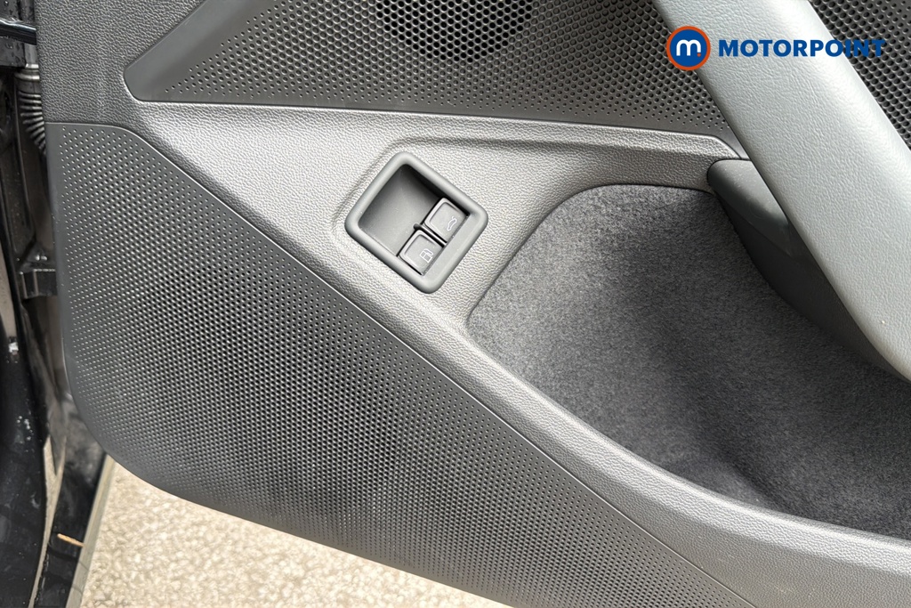 Volkswagen Passat Life Automatic Petrol Plug-In Hybrid Estate - Stock Number (1643779) - 21st supplementary image