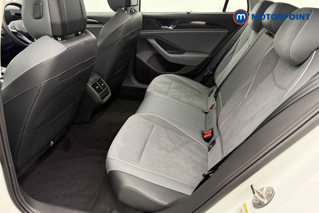 Volkswagen Passat Life Automatic Petrol Plug-In Hybrid Estate - Stock Number (1643783) - 4th supplementary image