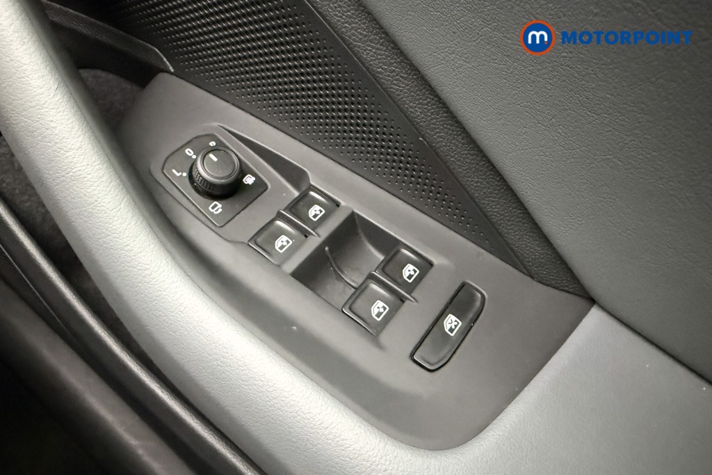 Volkswagen Passat Life Automatic Petrol Plug-In Hybrid Estate - Stock Number (1643783) - 17th supplementary image