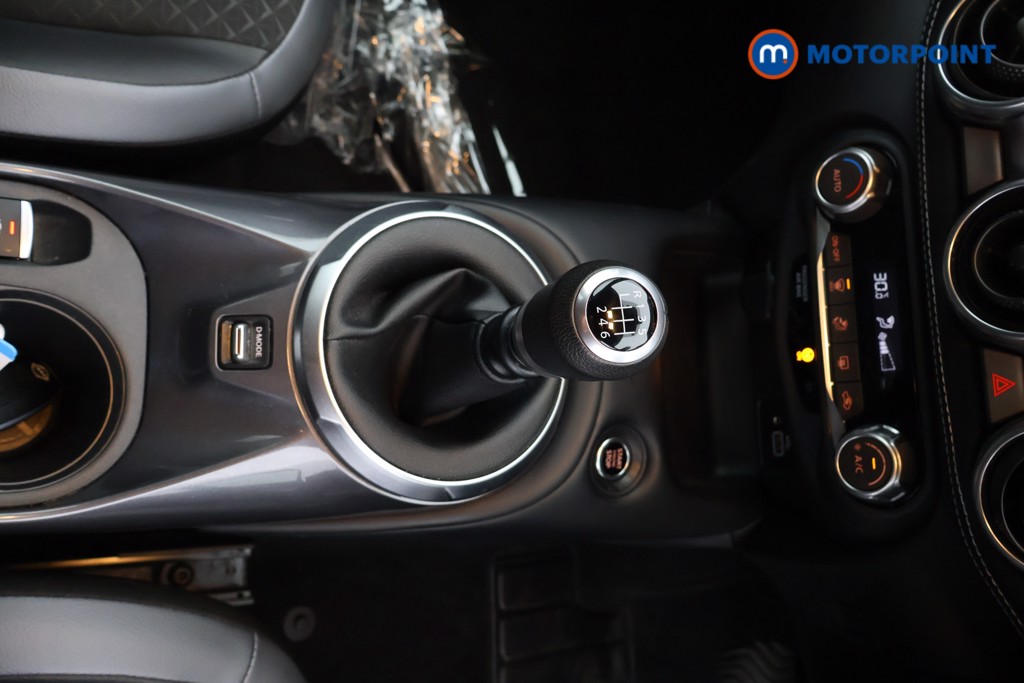 Nissan Juke N-Connecta Manual Petrol SUV - Stock Number (1644263) - 13th supplementary image