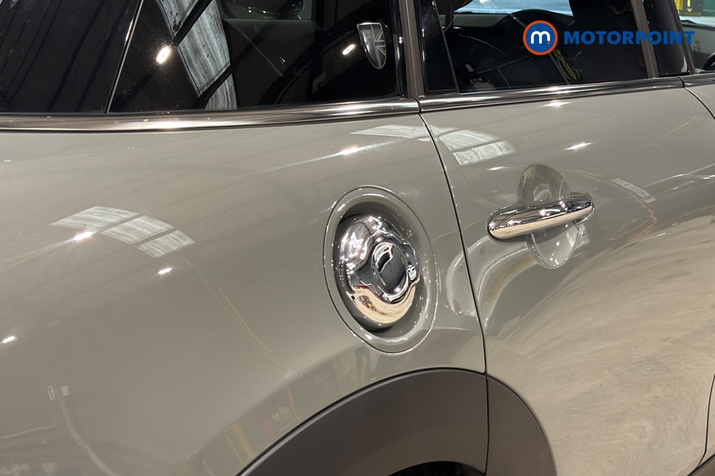 Mini Hatchback Cooper S Exclusive Automatic Petrol Hatchback - Stock Number (1644943) - 41st supplementary image
