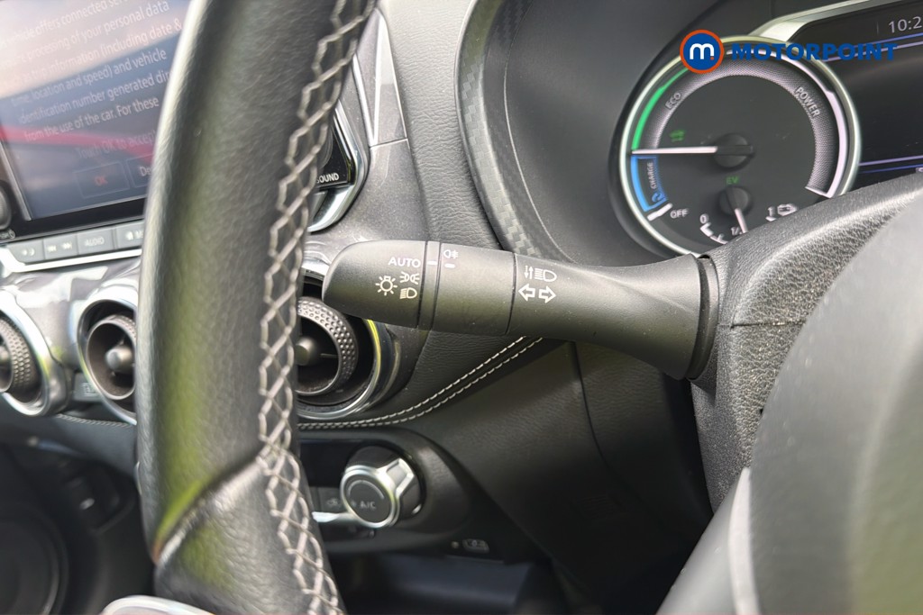 Nissan Juke N-Connecta Automatic Petrol-Electric Hybrid SUV - Stock Number (1609836) - 6th supplementary image