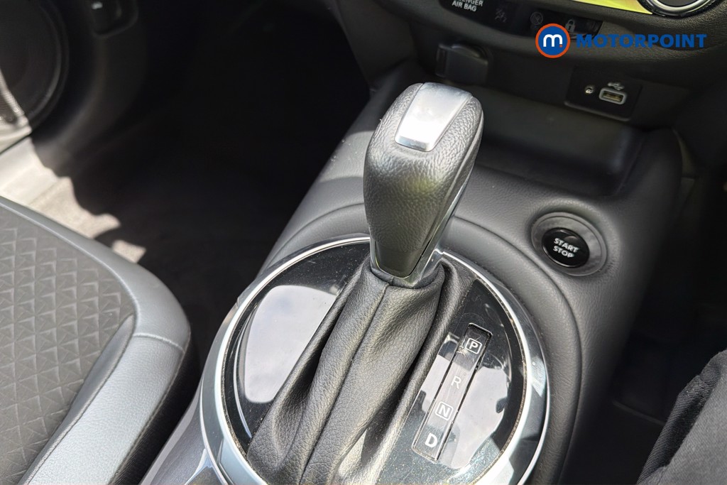 Nissan Juke N-Connecta Automatic Petrol-Electric Hybrid SUV - Stock Number (1609836) - 15th supplementary image