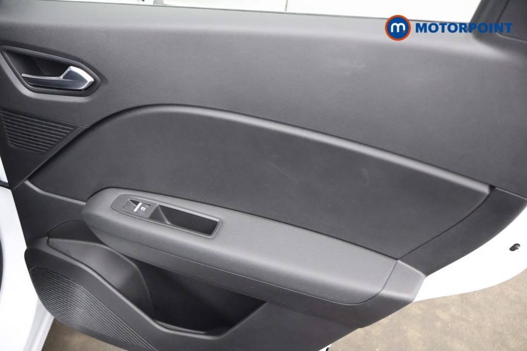 Renault Captur Se Edition Automatic Petrol SUV - Stock Number (1637995) - 16th supplementary image