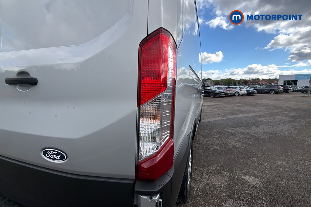 Ford Transit Limited Automatic Diesel Medium Roof Van - Stock Number (1639441) - 38th supplementary image
