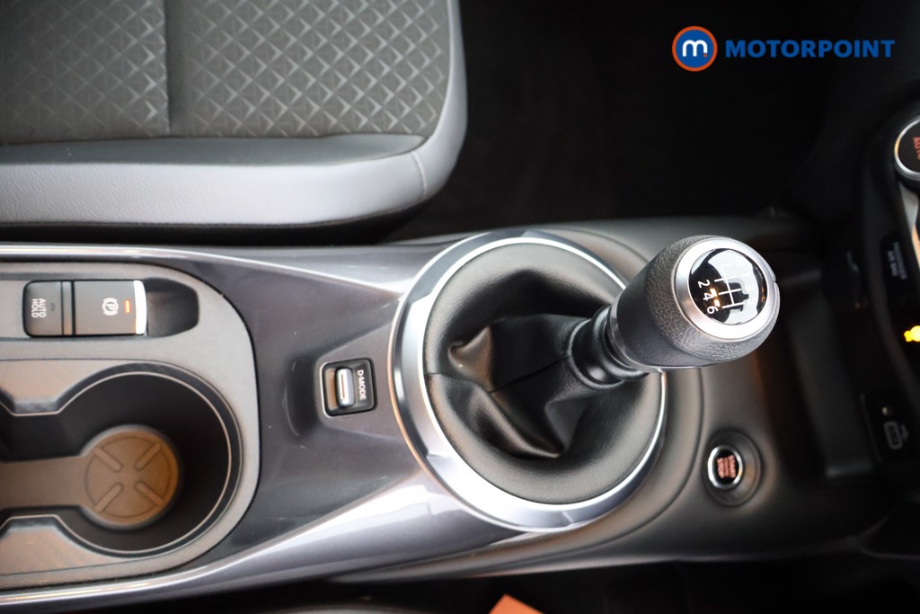 Nissan Juke N-Connecta Manual Petrol SUV - Stock Number (1640007) - 8th supplementary image