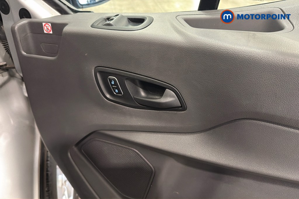 Ford Transit Limited Automatic Diesel Medium Roof Van - Stock Number (1640310) - 42nd supplementary image