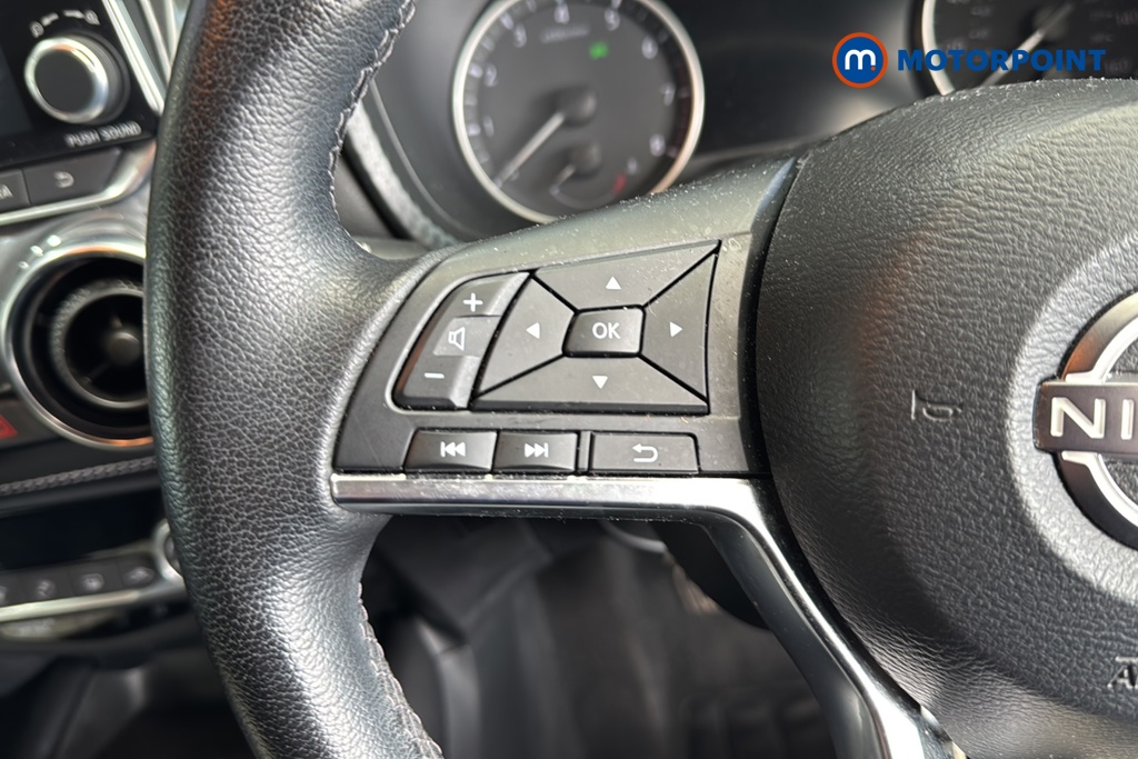 Nissan Juke N-Connecta Manual Petrol SUV - Stock Number (1640571) - 4th supplementary image